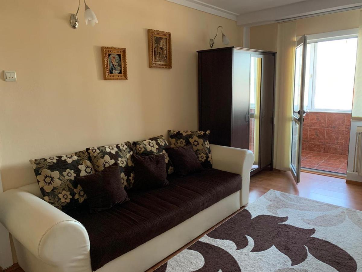 Apartament Онешти Экстерьер фото